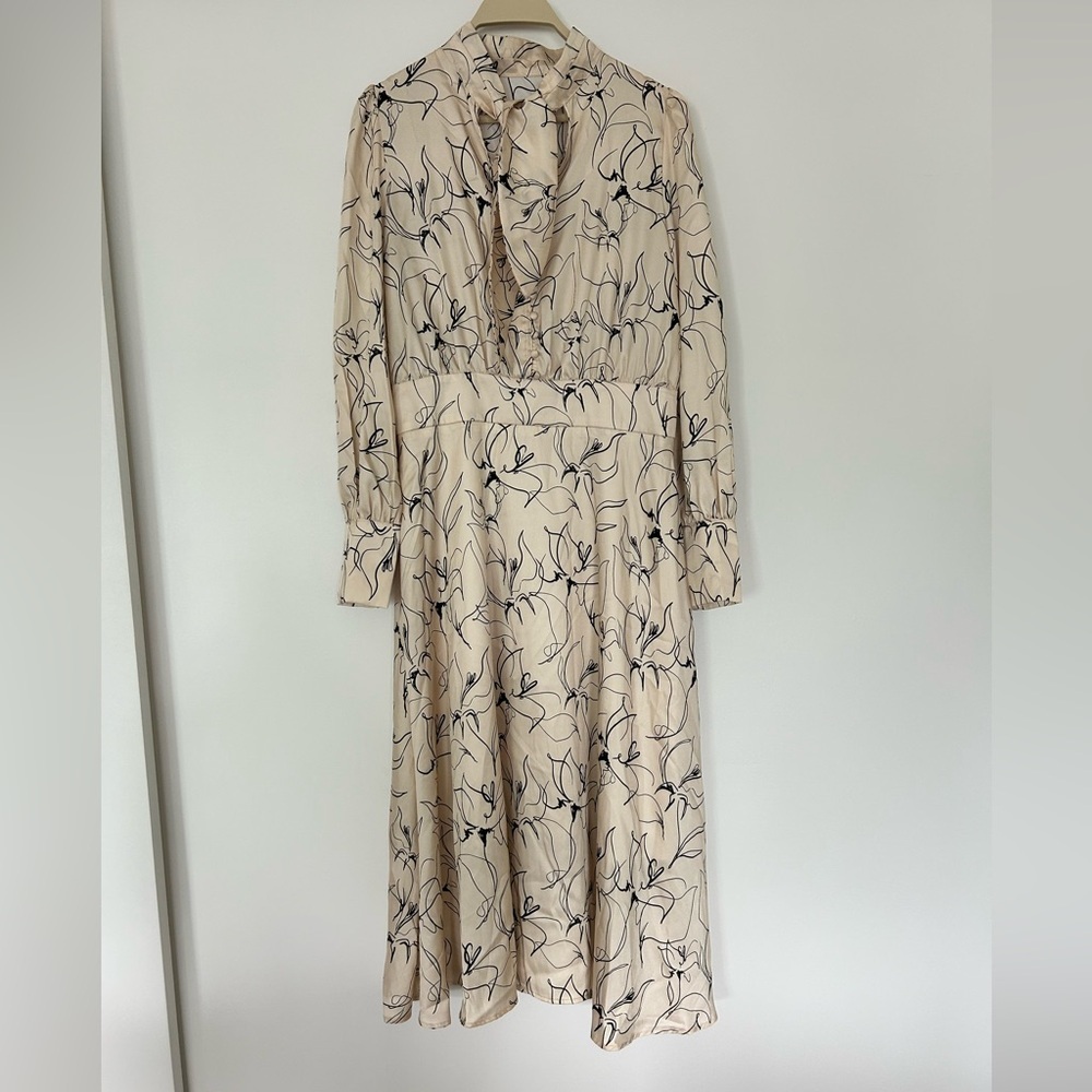 2 for 10$!!!! ☀️🍦🍨 Tie neck floral dress with side zip - Picture 1 of 14